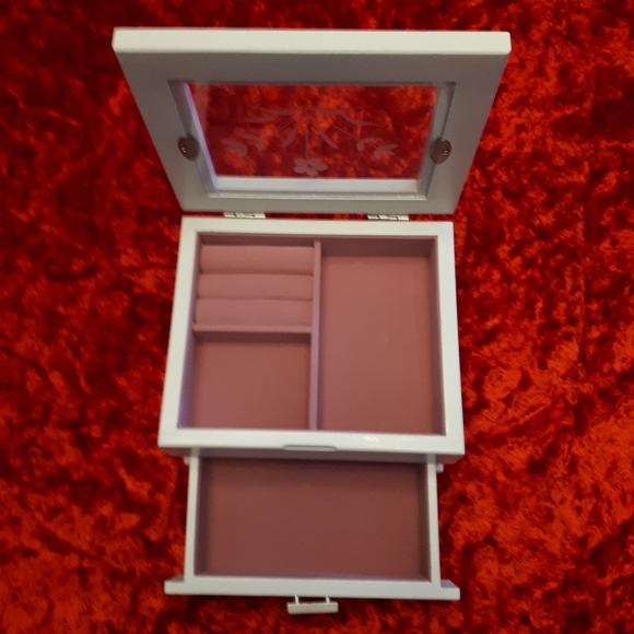 NEW White Jewellery Box - Picture 2 of 8